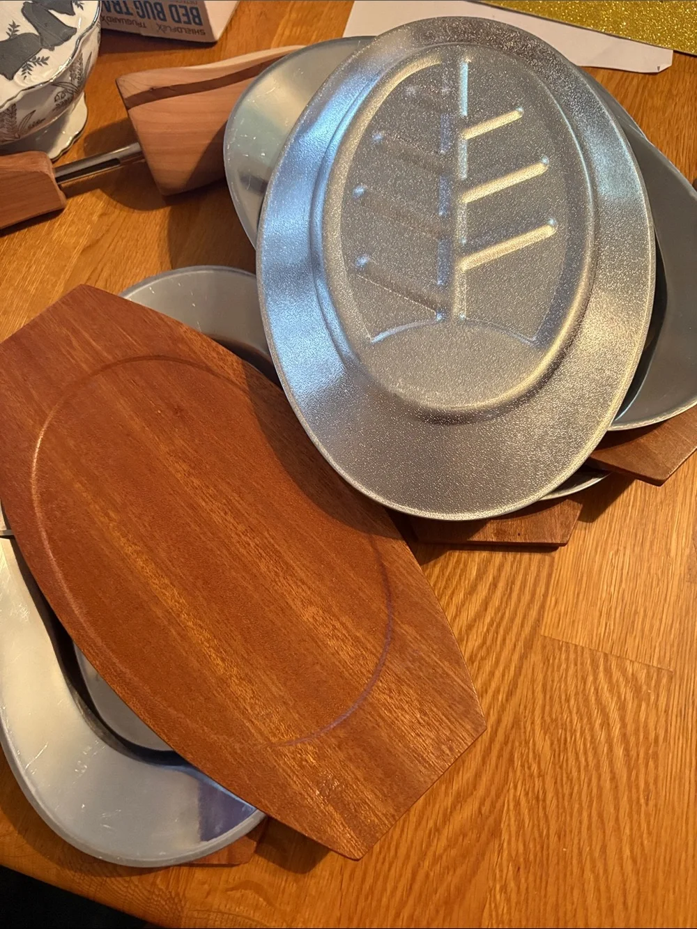 Set of 4 Vintage Metal Fajita Trays - Silver and wooden